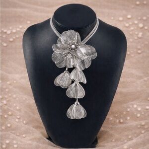 Kate Middleton Famous Cascading Floral Necklace